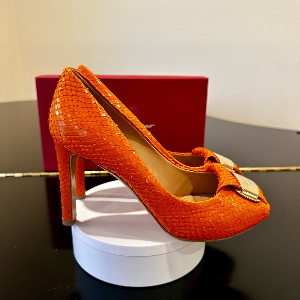 NWT Luxury Classic Chic RARE Authentic Salvatore Ferragamo Orange Python Pumps - Picture 10 of 17